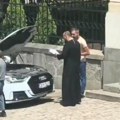 Sveštenik izašao iz crkve pa prišao besnom Audiju: "Nemoj ga magijom pretvoriti u Volgu", usledila je scena koja je šokirala…