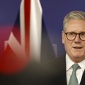 Skandal u britanskom parlamentu: Sakriven telefon trebao da pusti se*s audio snimke tokom govora premijera!
