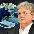Radoš Bajić objavio fotografiju sa groblja: Glumac izenadio objavom, kleknuo kod groba i poručio: "Posle tragične smrti..."