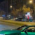 (Video) Automobil jutjubera od 200.000 evra skroz uništen: Delovi svuda rasuti po putu nakon saobraćajke