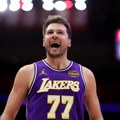 Luka Dončić, dame i gospodo! Tri utakmice - 133 poena, čovek je nezaustavljiv! Počeli su da ga provociraju i na srpskom, ali…