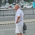 "Ostavila me Slađa, idem u ludnicu" Đani sav u belom na aerodromu, sija zlatni sat na ruci, a izjavom sve šokirao (video)