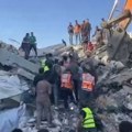 Tragedija u Gazi, srušila se višespratnica! Među stradalima i deca, desetine ljudi zarobljeno pod ruševinama, stravični snimci…