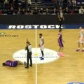 Bizaran početak meča u Evrokupu: Povreda prilikom podbacivanja