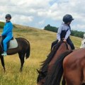 (Foto) Novak na belom konju: Detalji porodičnog odmora Đokovića u Crnoj Gori: Teniser pustio bradu, a Tara i Stefan…