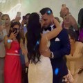 Prvi ples Darka Lazića i Katarine: Petar Grašo zapevao emotivnu baladu, mlada blista u venčanici
