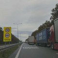 AMSS: Kamioni na Batrovcima čekaju osam sati, nema zadržavanja za automobile