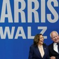 ‘Borba za budućnost’: Harris i Walz zajedno na prvom skupu svoje kampanje