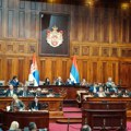 Martinović razbesneo poslanike u Skupštini, Ćuta bacio Poslovnik u pravcu ministra