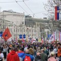 FOTO i VIDEO: Građani masovno pristižu na protest "15. za 15"