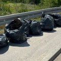 Na Dan zastave studenti uklonili deponiju