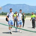 „Orlovi“ sleteli u Tiranu: Saobraćaj zatvoren, uz pratnju stigli do hotela, celo rukovodstvo FSS uz srpsku ekipu
