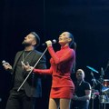 Ceca Ražnatović u nikad kraćem crvenom miniću i vrtoglavim štiklama Folk diva zapalila Dizeldorf kad je izašla na scenu…