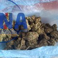 Umesto slatkiša, u poslastičarnici pronađena droga: Radnica uhapšena dok je krila kanabis među kolačima (FOTO)
