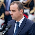 Novi francuski premijer uživa podršku iza zatvorenih vrata, ali ga prati teret Macrona