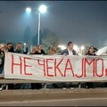 Razvijen transparent ,,Sprečimo novu tragediju“ na mostu u Kraljevu