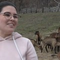 (Foto, video) Jovana (20) iz Klepetana je najmlađa kozarica: Vratila se na dedovinu, prkosi trendovima i ovako se bori se za…