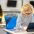 Švedska gasi ekrane u učionicama – povratak knjigama, papiru i olovci podigao prašinu u javnosti