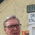 "Posle Kine, krenuo u narod" Vučić u Orlovatu obišao železničku stanicu: Poslušao sam jednog domaćina, mesec dana kasnije…