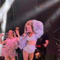Pirot na nogama: Tea Tairović zapevala pred punim stadionom, hitovi “Dominantne” se ore, publika u transu (foto+video)