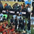 Samo jedan igrač Argentine je ispao gospodin na "slici srama": Evo ko nije okrenuo leđa Španiji tokom proslave