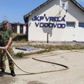 Vojska Srbije doprema vodu meštanima, autocisterne stižu u sela pogođena sušom
