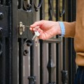 Kada stanodavac sme da uđe u stan ako podstanar nije tu, a kada krši zakon: Rezervni ključ nije isto što i dozvola za ulazak…