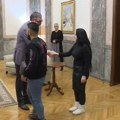 VIDEO Vučić sa porodiljom koja je izgubila bebu: Izjave potvrdile da je bilo akušerskog nasilja