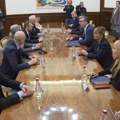 "Dug i otvoren razgovor s predstavnicima Kvinte i EU. Nastaviće se..." Predsednik Vučić se oglasio posle sastanka sa…
