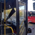 Staklo rasuto po autobusima: Prve fotografije sa mesta sudara na Novom Beogradu: Dete (4) prevezeno u Tiršovu (foto, video)