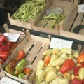 Skočila cena kornišona, paprika i dalje najskuplja: Porodica iz Srbije na pijaci potroši 20.000 rsd za zimnicu