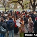 Protest studenata i profesora Akademije umetnosti u Novom Sadu zbog pritvaranja jednog od studenta