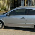 Prva fotografija s mesta pucnjave u Zemunu: Tragovi krvi na ulici, muškarac sa prostrelnom ranom prevezen u bolnicu: Napadač…