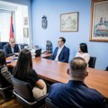 Lečili ljude u Nemačkoj, Austriji, Južnoafričkoj republici, Engleskoj, pa se vratili u Srbiju: Lončar uručio ugovore o…