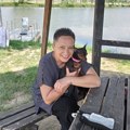 „On je oružje u rukama, Vojska treba da se srami“: Jelena je kupila psa za 500 dinara da bi mu spasila život posle oglasa…