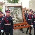 Patrijarh služio liturgiju u Vaznesenjskoj crkvi, vernici celivaju mošti Svetog Save