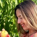 "Naša bašta je mala i skromna": Danica Crnogorčević sa suprugom gaji voćnjak u Crnoj Gori, pokazala plodove