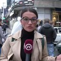 Novosađani ispred prostorija SNS-a u znak podrške Užičanima