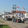 Svadba od 100.000 evra kod Obrenovca šokirala prolaznike: Gosti igrali u kamionu "Ovo samo Srbi mogu"
