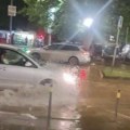 Voda na kolovozu na Bulevaru Nemanjića – havarija na vodovodnoj mreži, deo korisnika bez vode