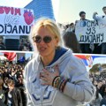 BLOG UŽIVO Veliki broj srednjoškolaca i građana ispred Skupštine: Suze Dijane Hrke koja štrajkuje glađu peti dan FOTO