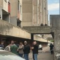 (Foto) Opsadno stanje na Novom Beogradu: Policija opkolila ceo Blok 61, traga se za ubicom: Čoveka (80) udario u glavu tupim…