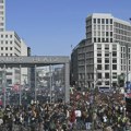 Veliki protest učenika u Nemačkoj, na ulice izlazi 50.000 ljudi: „Nećemo da budemo topovsko meso“