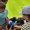 Nerealne stvari na Mundijalu: Devojka zaprosila dečka u trenutku kad je njihova zemlja primila šokantan gol