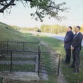 Polaganjem venaca na spomenik Anti Plazibatu obeleženo sećanje na borbe za oslobođenje Kragujevca