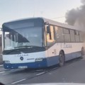 Nisu ostali samo dugmići: Goreo autobus, nema povređenih (video)