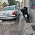 Ko štiti agenciju “Bojković ”: Trotoar blokiran pešaci moraju na kolovoz a poruka iz agencije arogantna