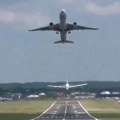 Užasavajuća scena na aerodromu: Kontrolor leta momentalno suspendovan pogledajte za koliko je izbegnuta tragedija (video)