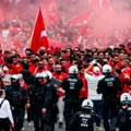 Sukob navijača Turske i Gruzije pre početka utakmice na EP