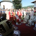 Patrijarh Porfirije služio pomen na groblju u Bratuncu, Vučević položio venac